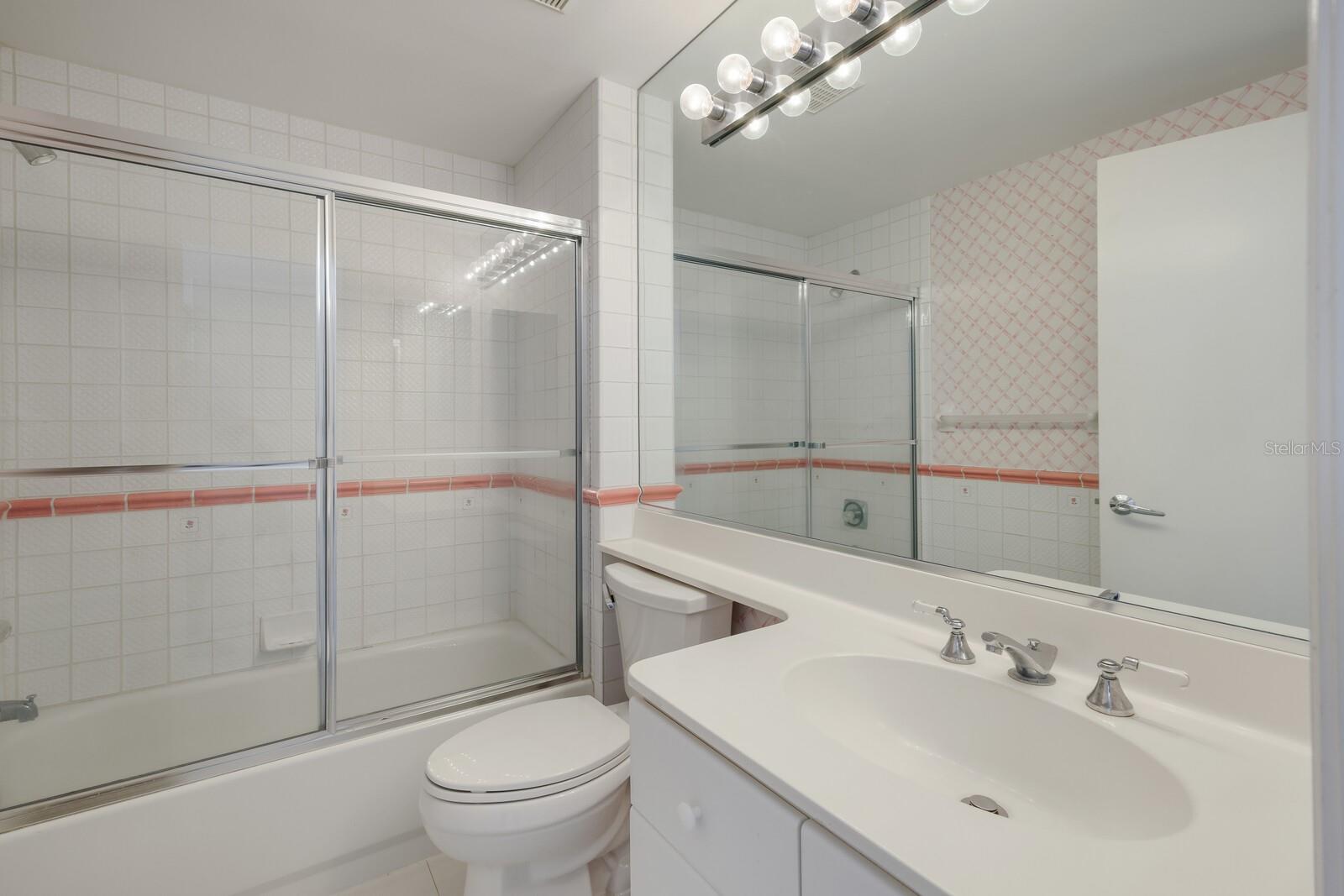 L ELEGANCE ON LIDO BEACH - Residential