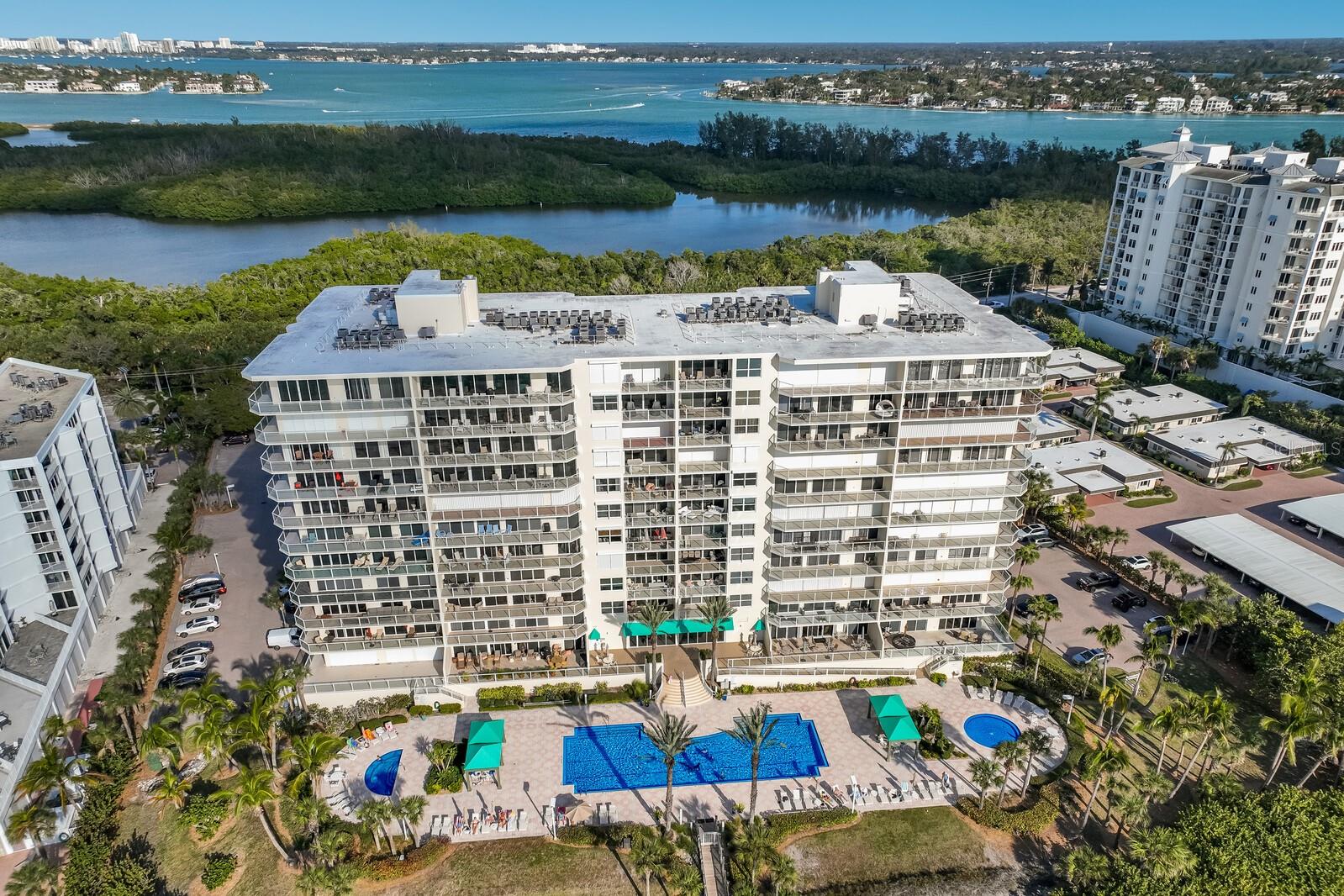 L ELEGANCE ON LIDO BEACH - Residential