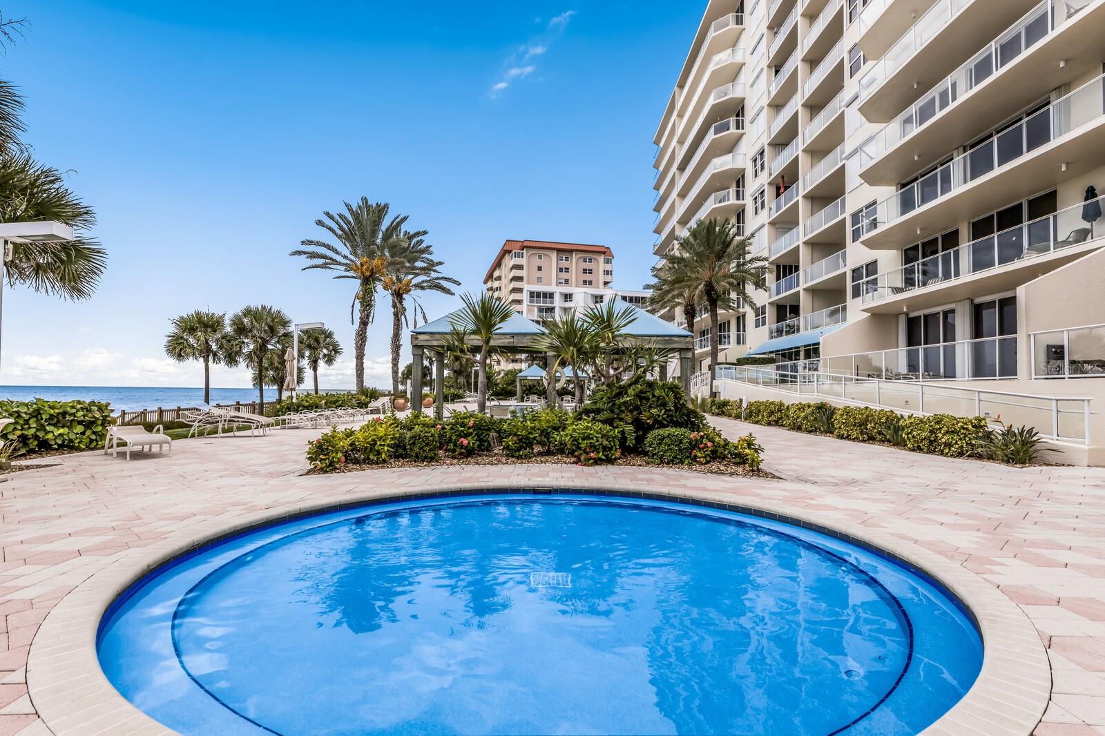 L ELEGANCE ON LIDO BEACH - Residential