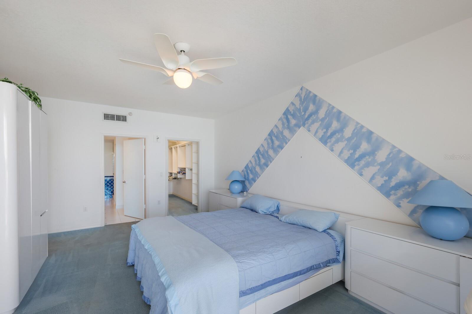 L ELEGANCE ON LIDO BEACH - Residential