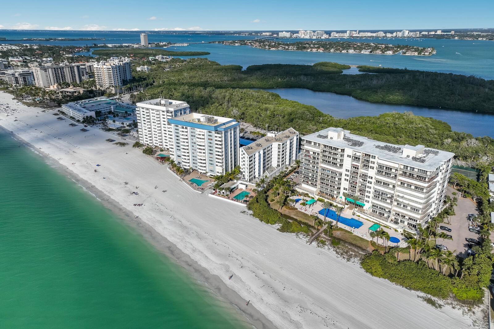 L ELEGANCE ON LIDO BEACH - Residential