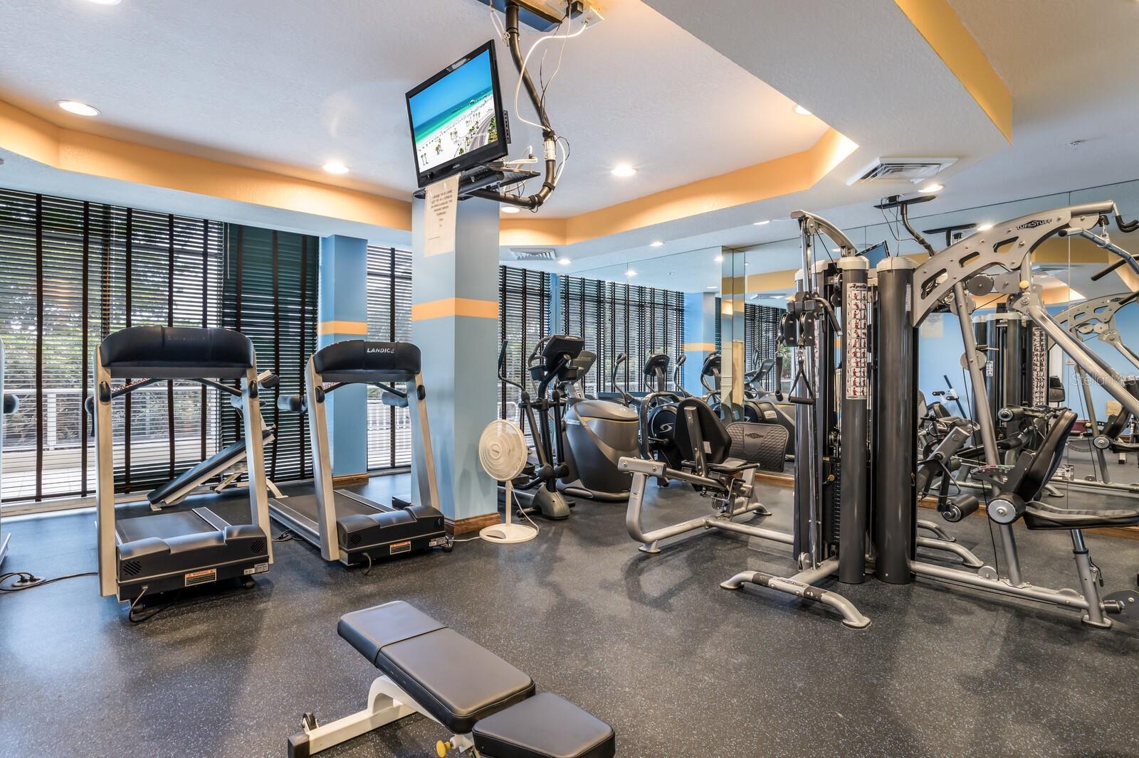 L ELEGANCE ON LIDO BEACH - Residential