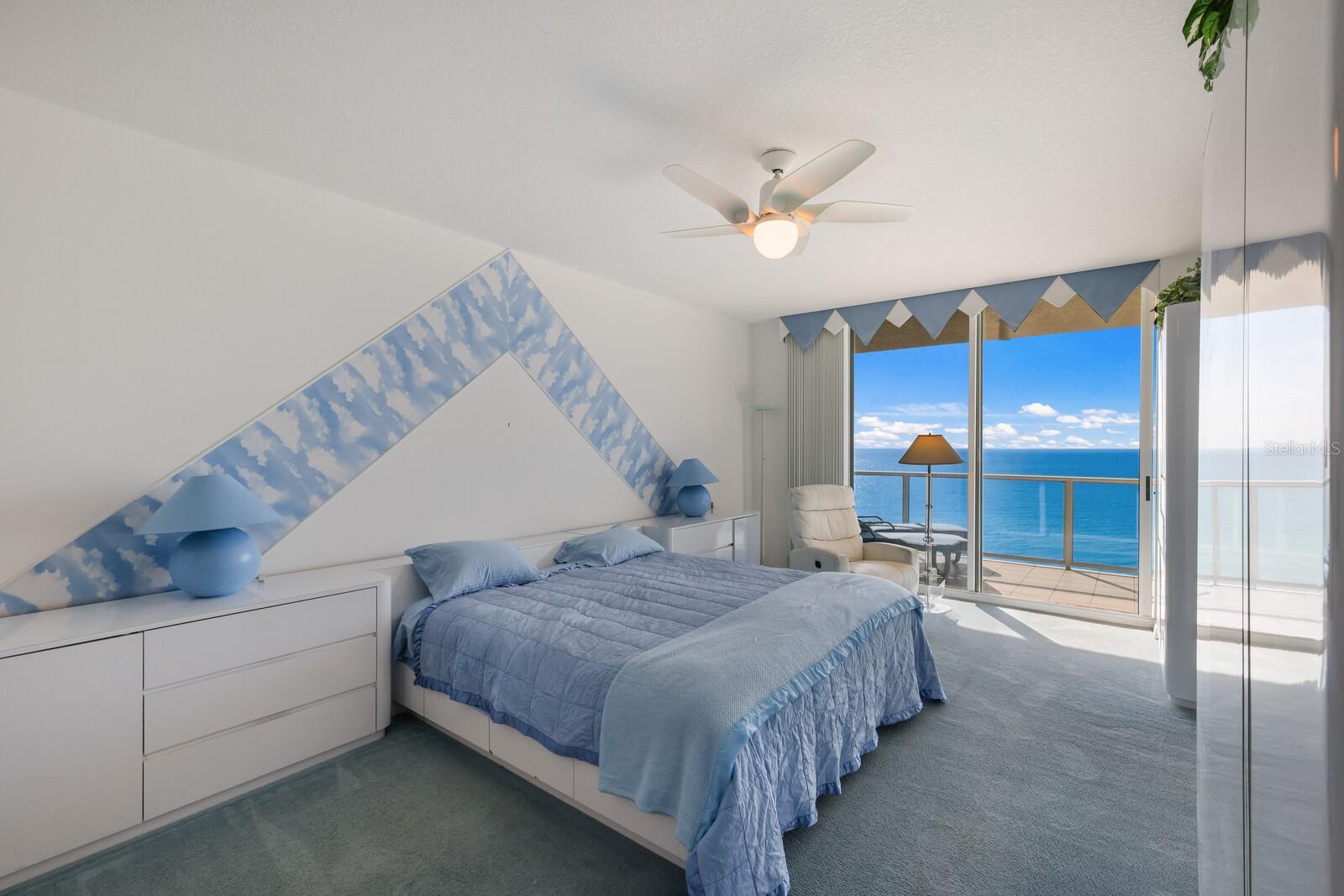 L ELEGANCE ON LIDO BEACH - Residential