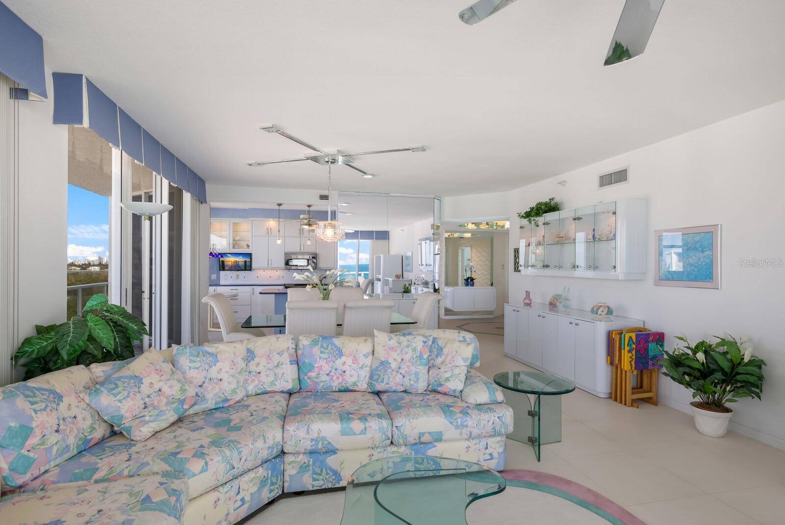 L ELEGANCE ON LIDO BEACH - Residential