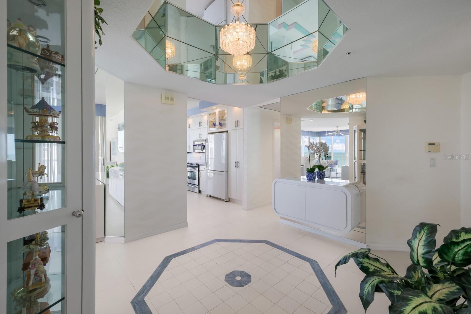 L ELEGANCE ON LIDO BEACH - Residential