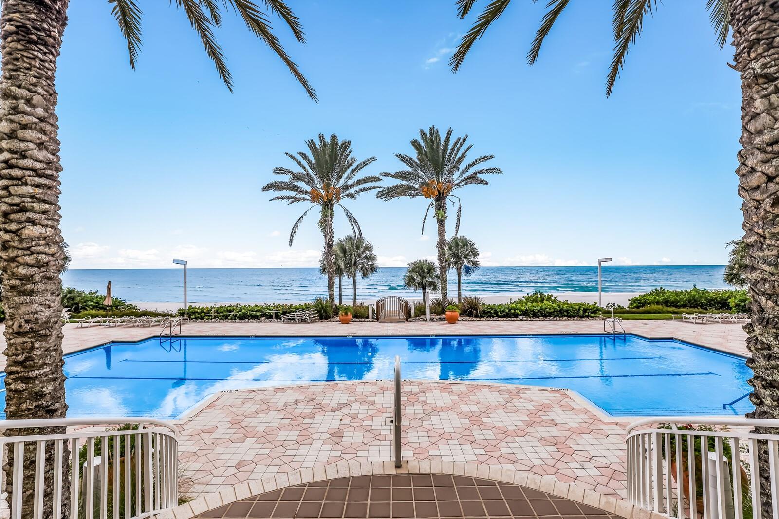 L ELEGANCE ON LIDO BEACH - Residential