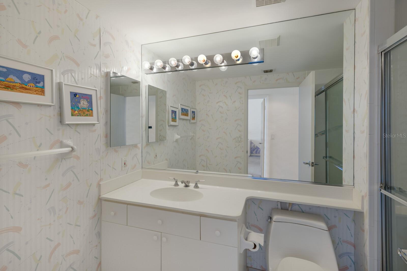 L ELEGANCE ON LIDO BEACH - Residential