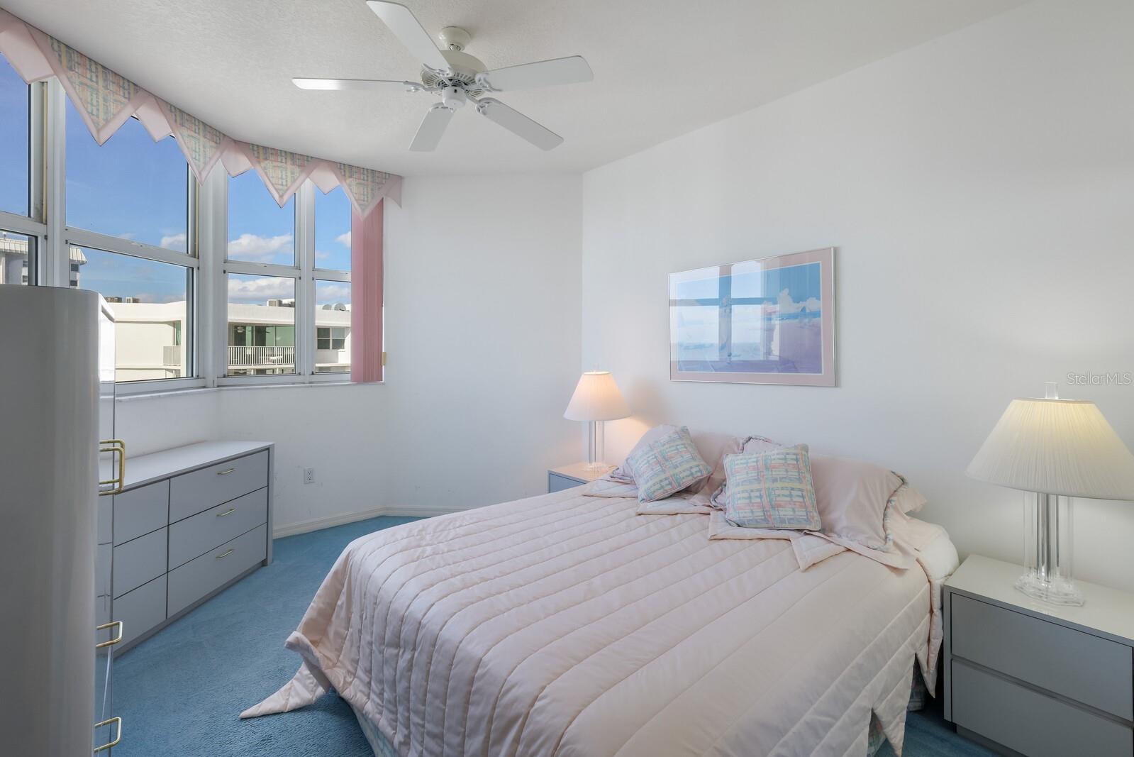 L ELEGANCE ON LIDO BEACH - Residential