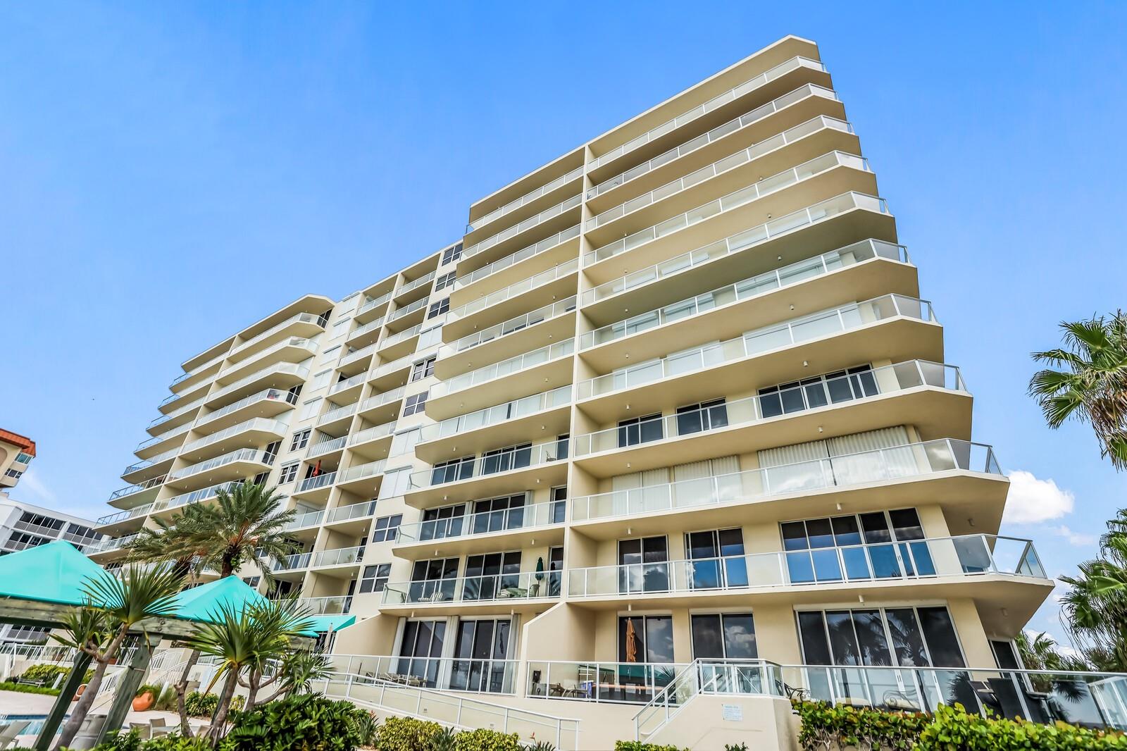 L ELEGANCE ON LIDO BEACH - Residential