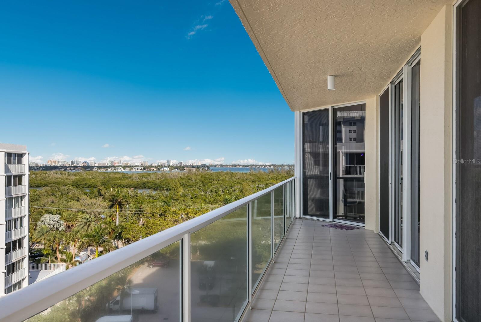 L ELEGANCE ON LIDO BEACH - Residential