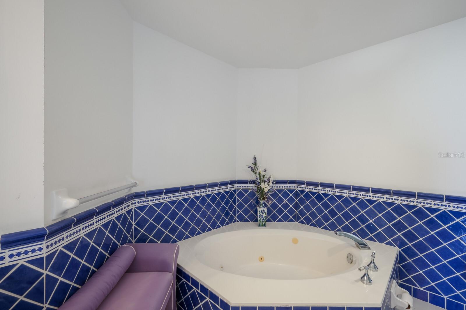 L ELEGANCE ON LIDO BEACH - Residential