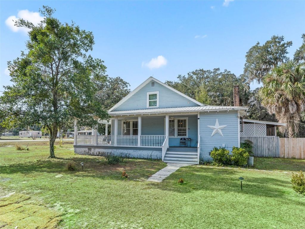 Photo of 10487 SE Highway 42, Summerfield, FL 34491 (MLS # G5106449)