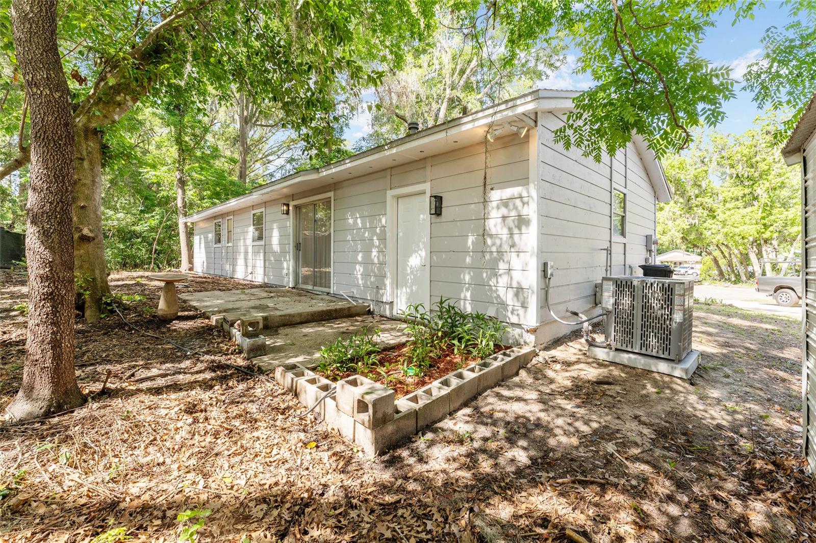 OAKS OF KANAPAHA - Residential
