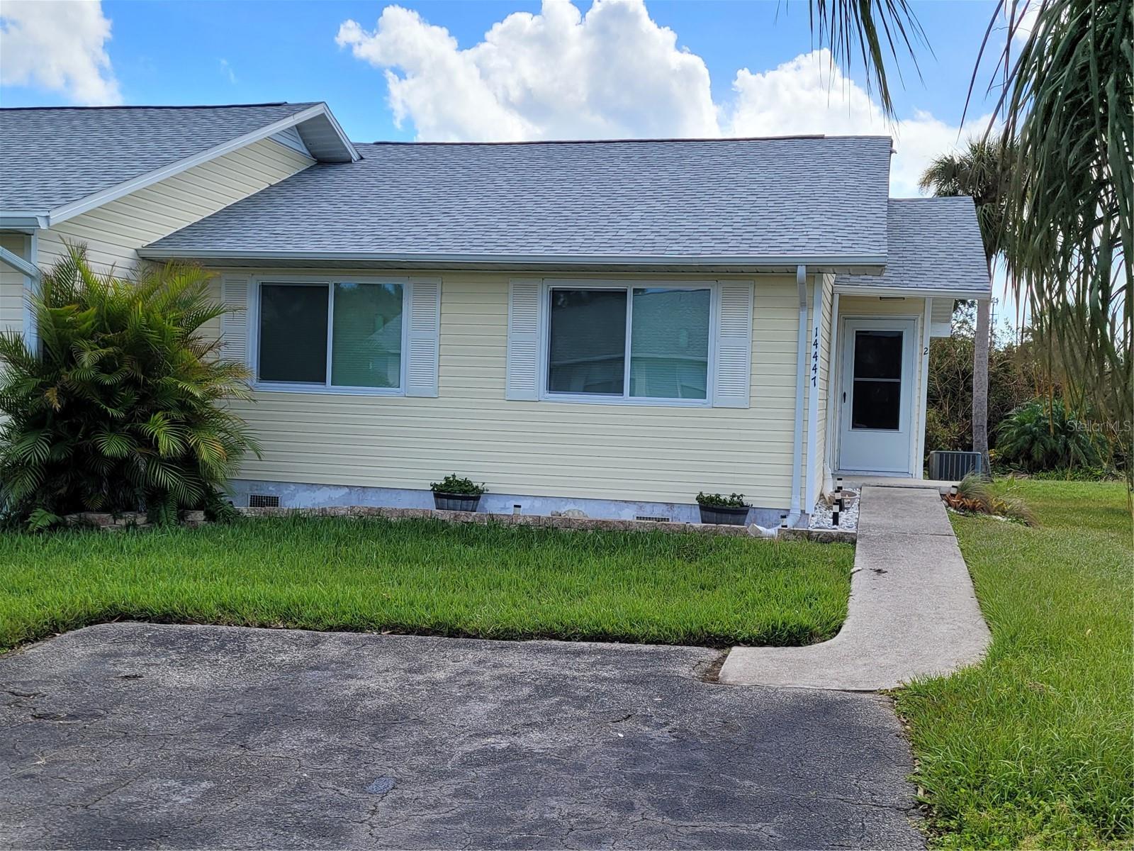 WATERWAYS PH 01 - Residential Lease