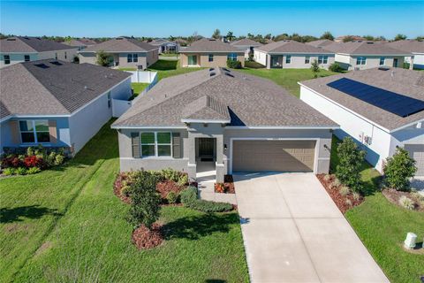 A home in TAVARES