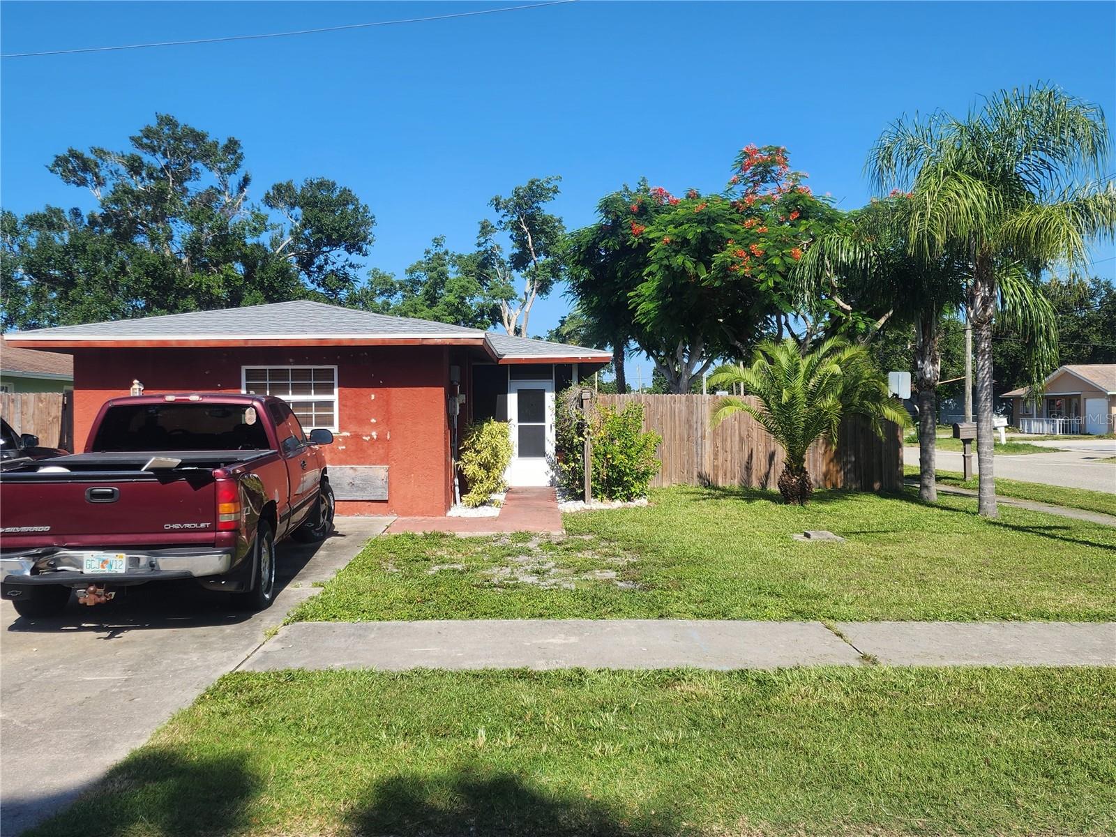 Come see this 3 bedroom, 3 bathroom home with a private pool and over 1600sf. Each bedroom has its own bathroom en-suite. Kitchen has been updated. Tankless gas water heater. Roof replaced in 2022. There is a large Florida Room leading out to the lanai and private pool that is perfect for entertaining. Large fenced in backyard. Priced 15k lower than recent appraisal. This home is centrally located to all Sarasota has to enjoy.