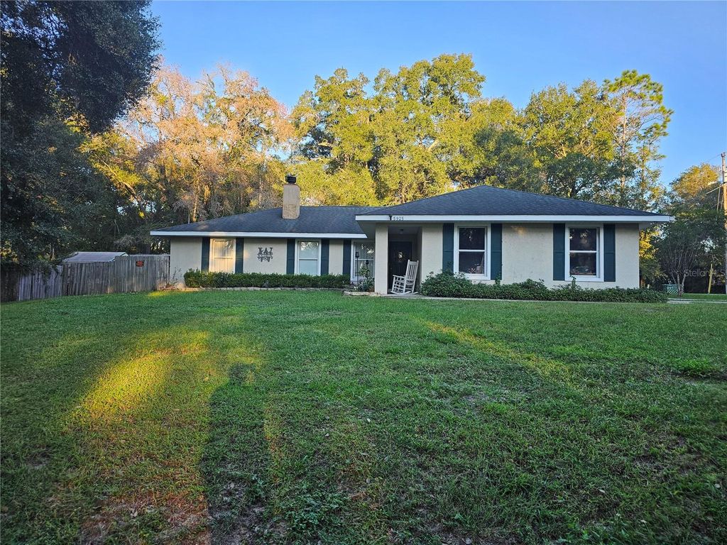Photo of 5925 SE 165th Court, Ocklawaha, FL 32179 (MLS # G5103946)
