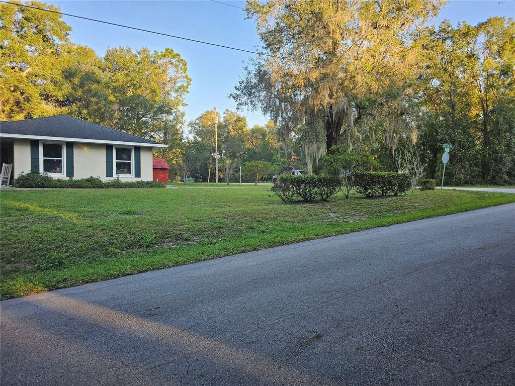 Photo of 5925 SE 165th Court, Ocklawaha, FL 32179 (MLS # G5103946)