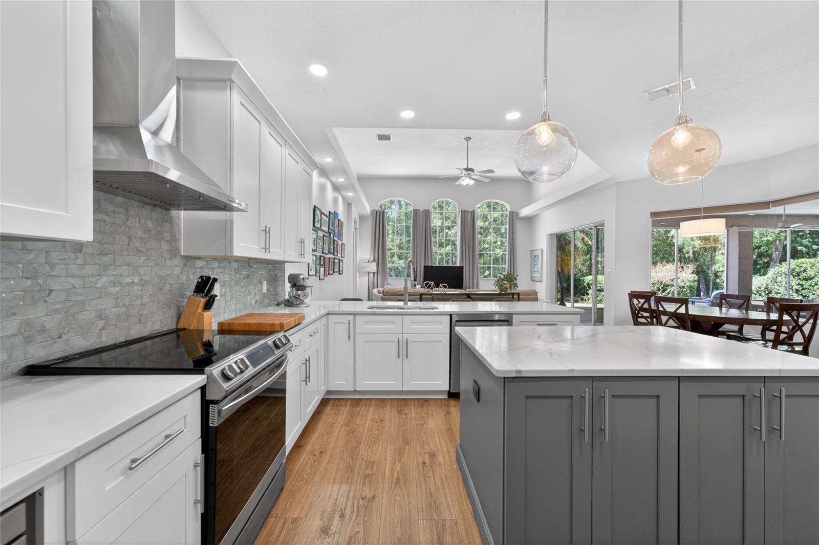 8712 TANTALLON CIRCLE