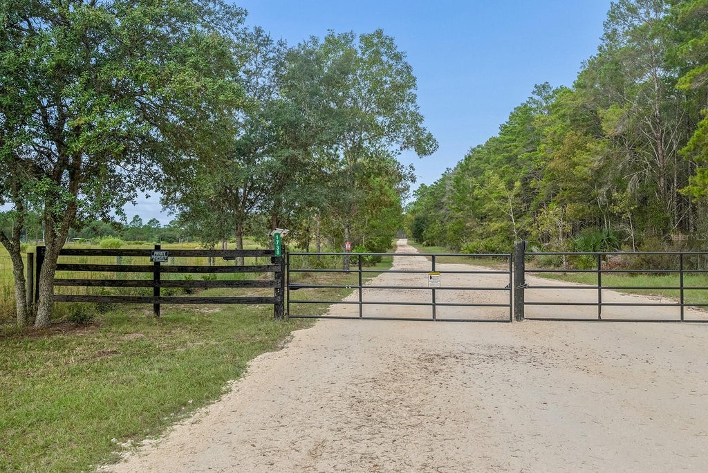 Photo of 1730 NE 120th Avenue, Williston, FL 32696 (MLS # GC544053)