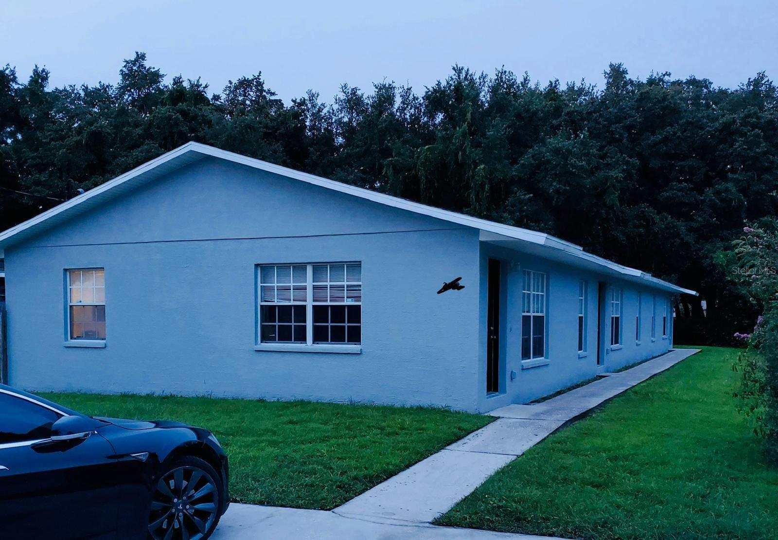 Beautiful 2 Bedroom 1 Bathroom in Winter Haven, FL 2 Bedroom / 1 Bathroom Gigantic Living Room, COMPLETELY RENOVATED, Freshly cleaned, with ceiling fans, microwave, stove, refrigerator, Washer / Dryer hookup. Close to restaurants, shopping, grocery stores and schools. Quick drive to Lakeland, Auburndale, and surrounding areas.