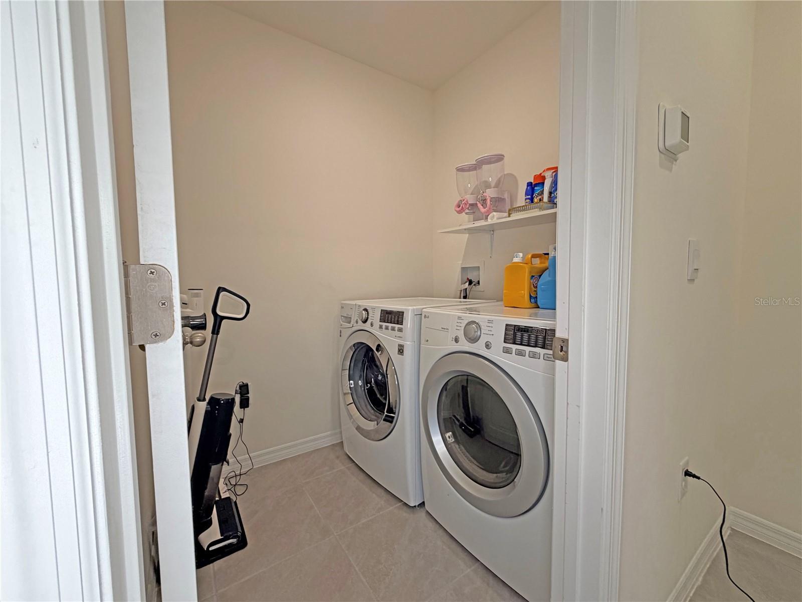 DELTONA LAKES UNIT 33 - Residential Lease