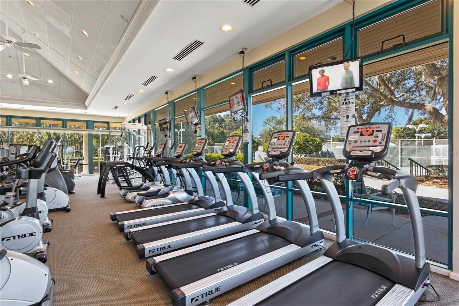 UNIVERSITY PARK COUNTRY CLUB - Residential