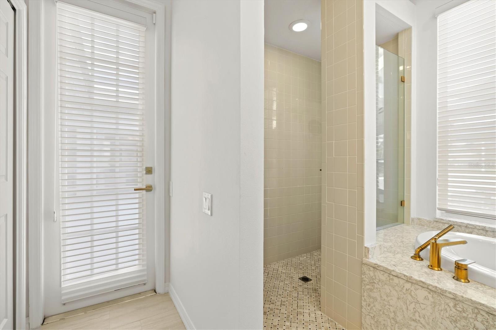 UNIVERSITY PARK COUNTRY CLUB - Residential