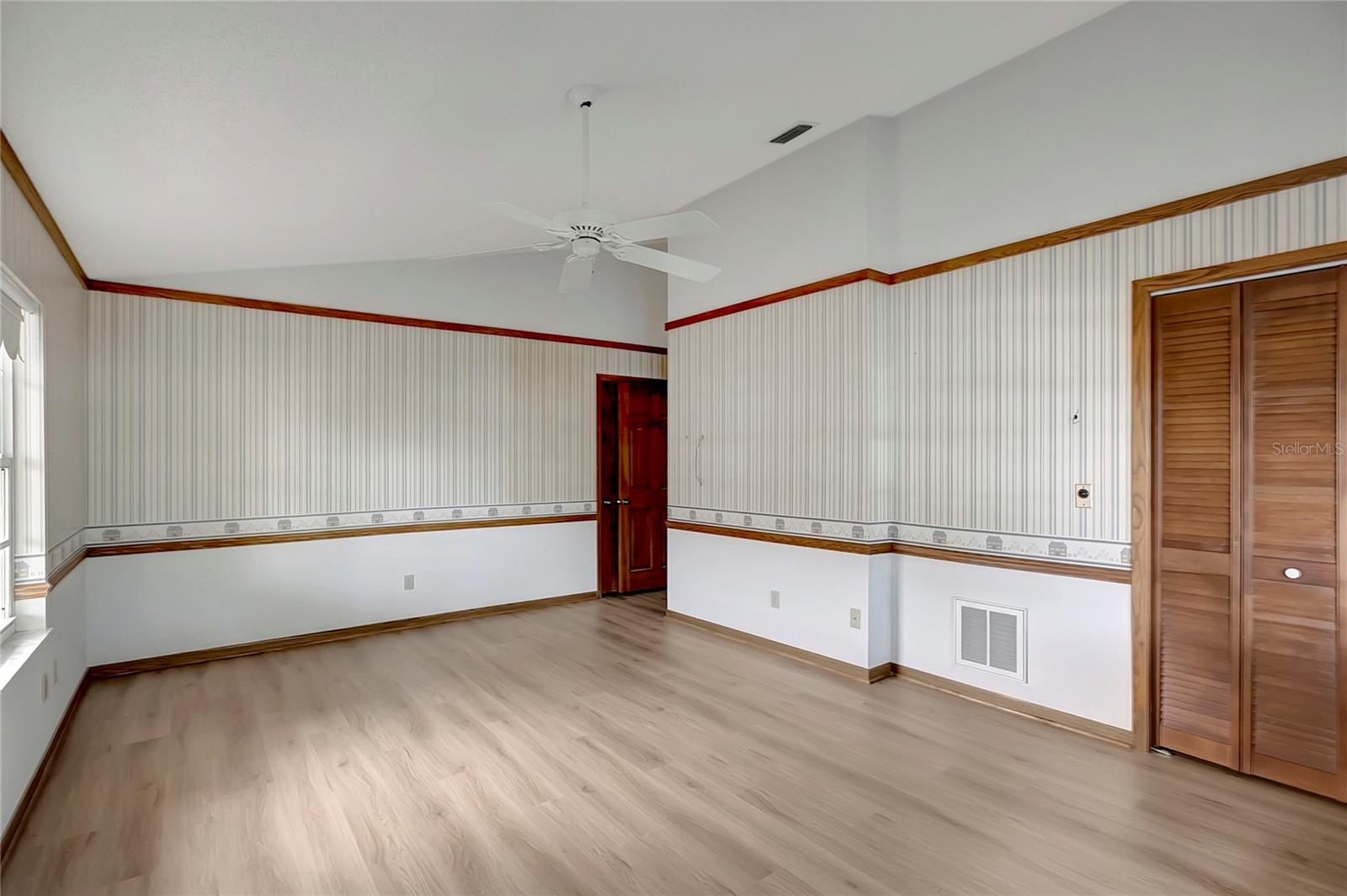 RIDGEWOOD GROVES - Residential