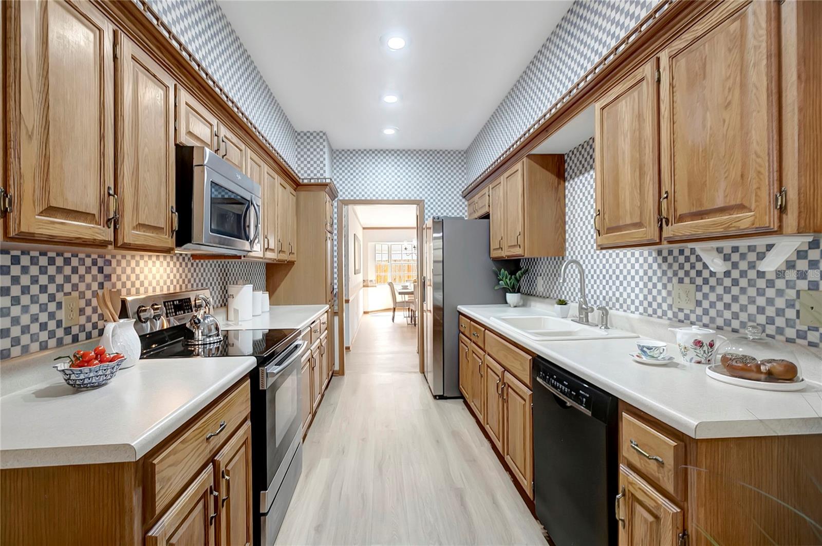 RIDGEWOOD GROVES - Residential