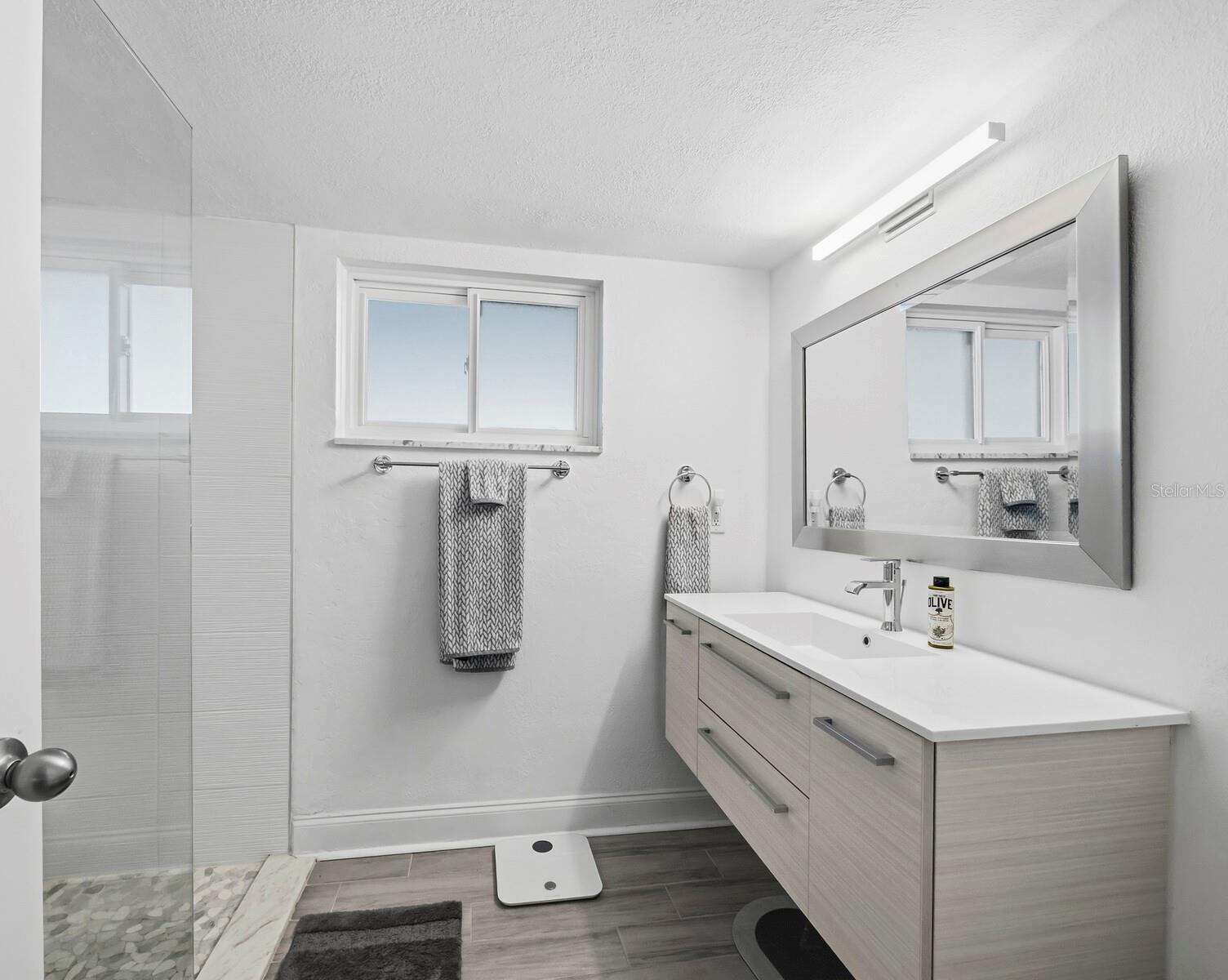 SUNLAND APTS - Residential