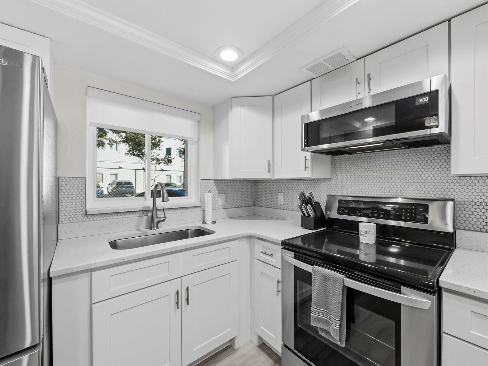 SUNLAND APTS - Residential