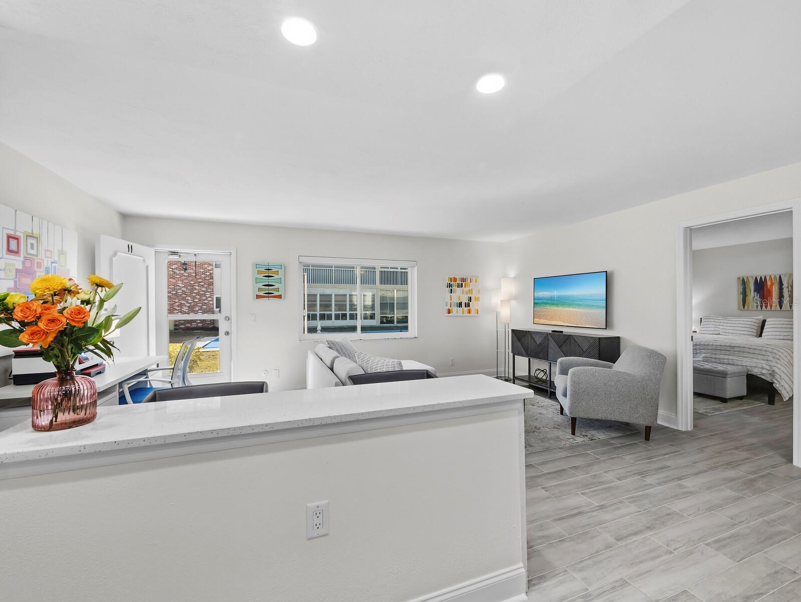 SUNLAND APTS - Residential