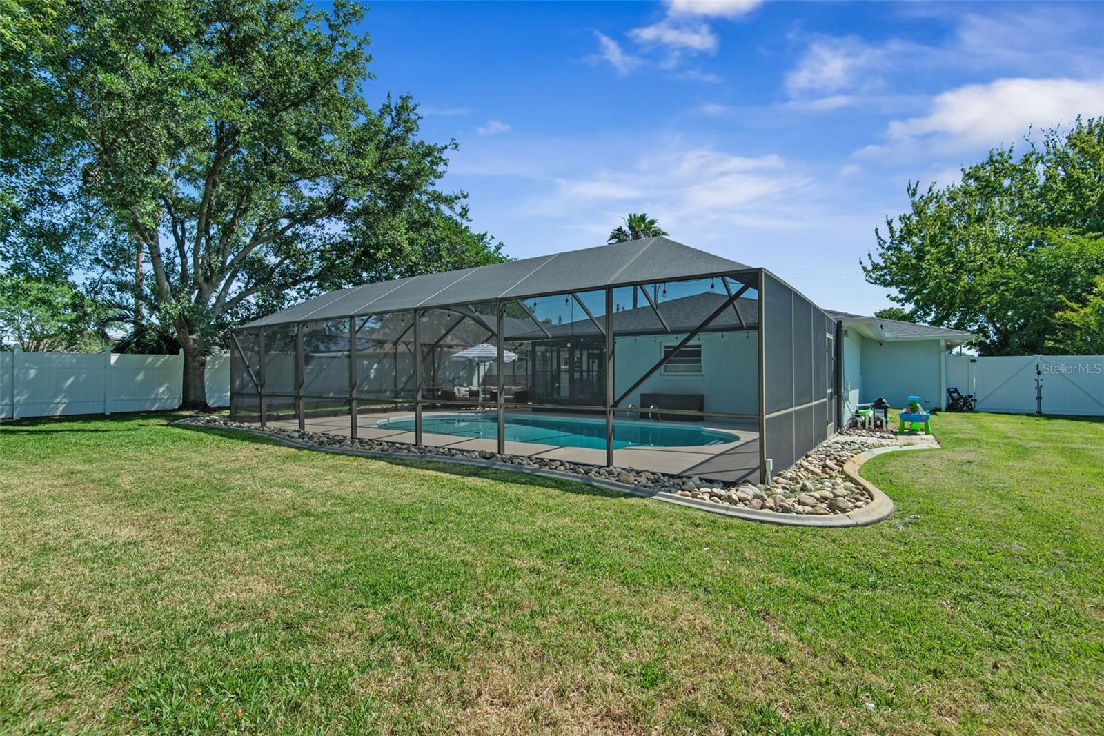 04 FAIRWAYS - Residential
