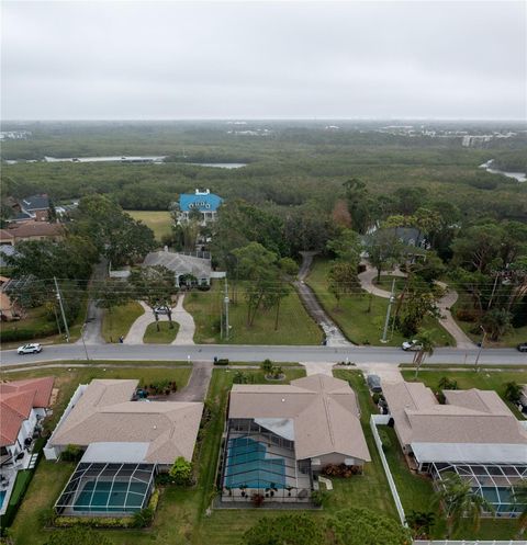 A home in SEMINOLE