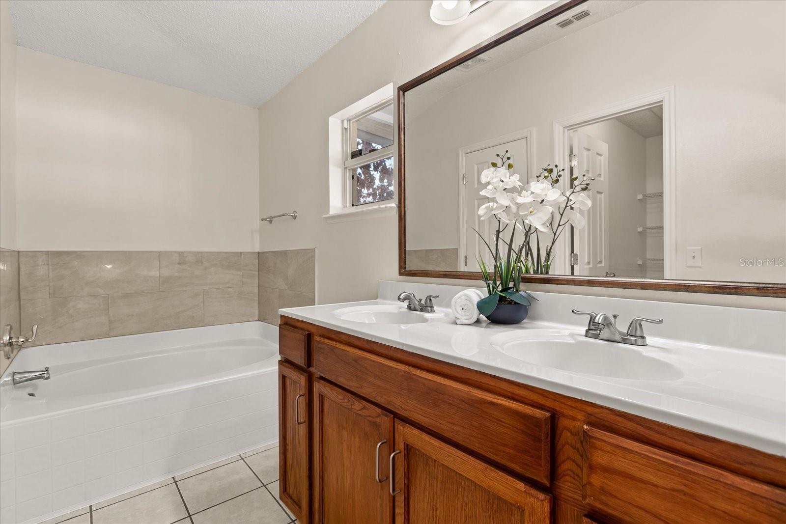 CHAPMAN LAKES - Residential