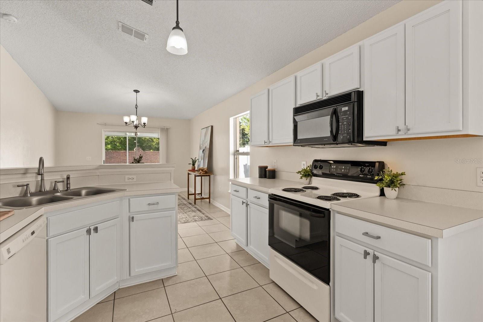 CHAPMAN LAKES - Residential