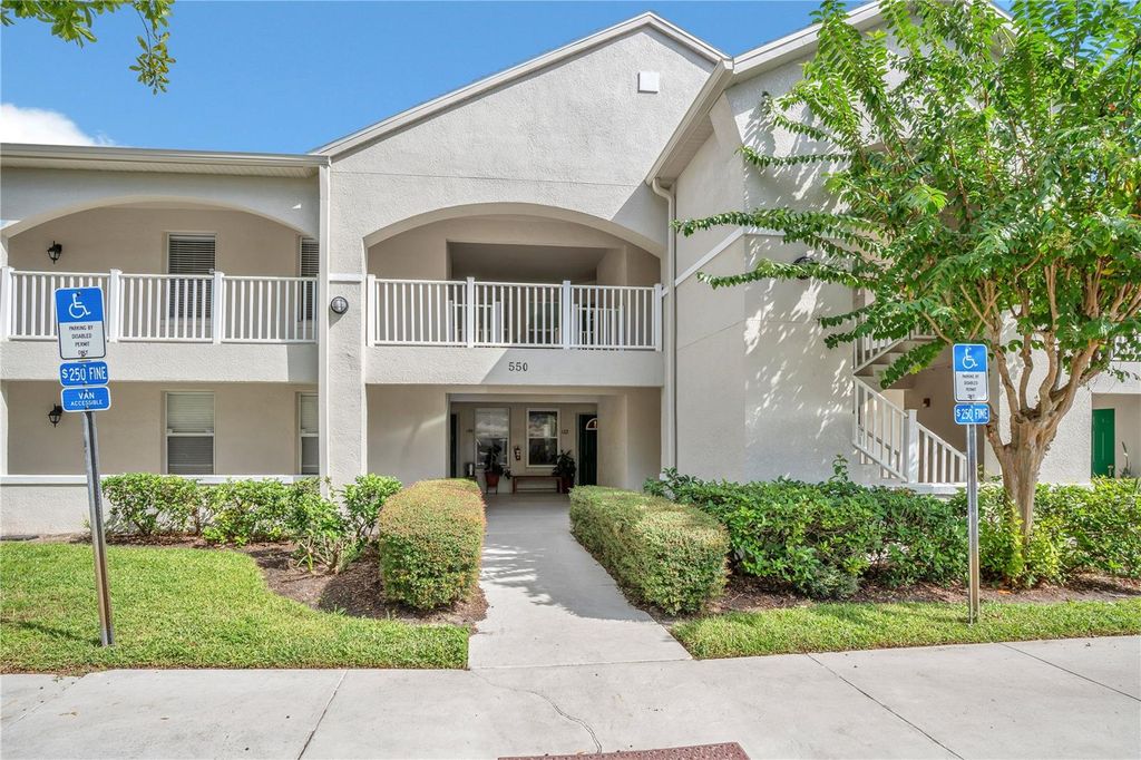 Photo of 550 Cranes Way #122, Altamonte Springs, FL 32701 (MLS # O6353676)