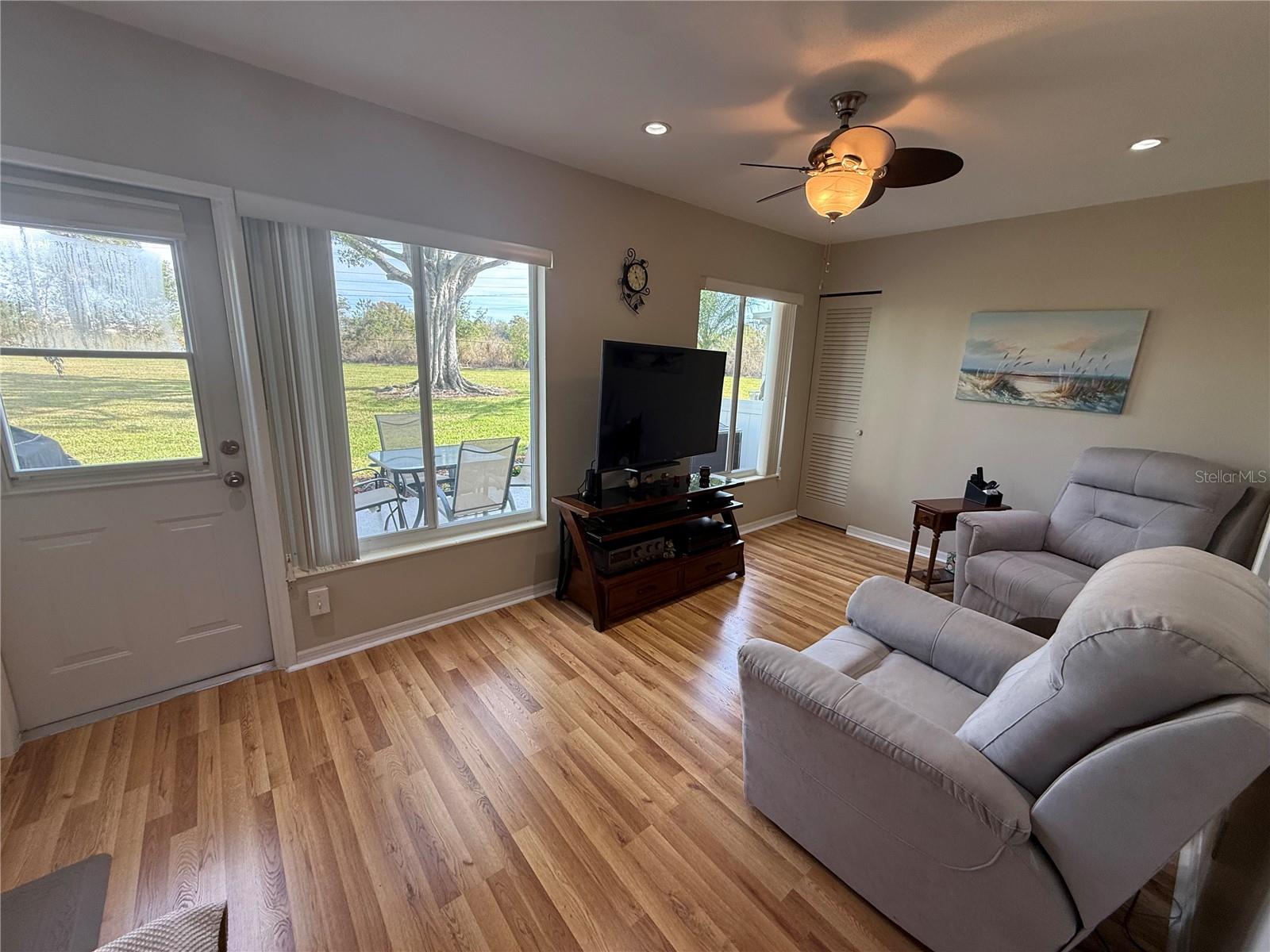 ON TOP OF THE WORLD - Residential