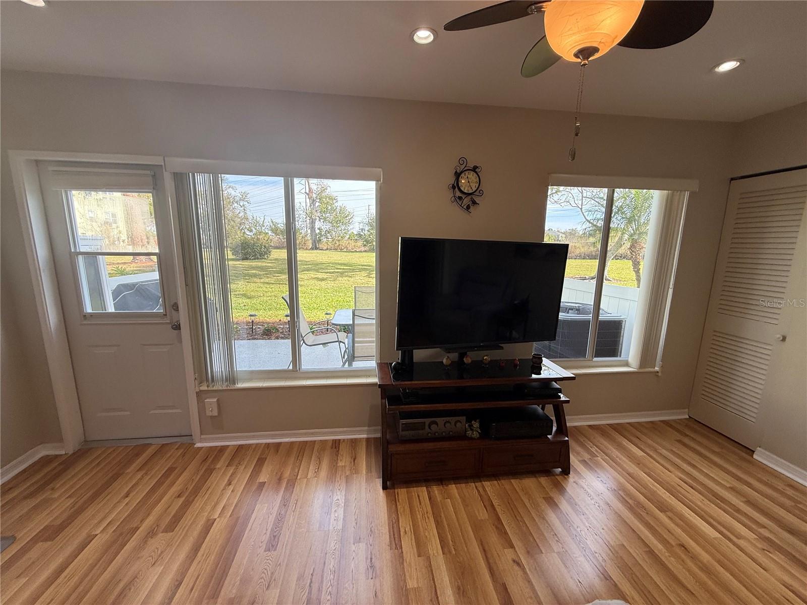 ON TOP OF THE WORLD - Residential