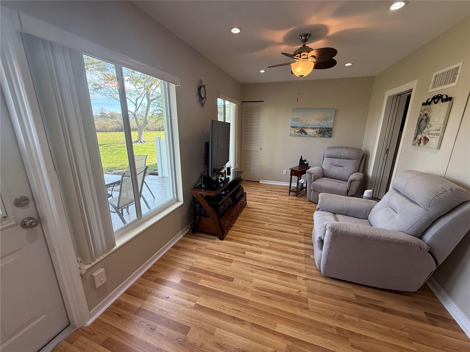 ON TOP OF THE WORLD - Residential