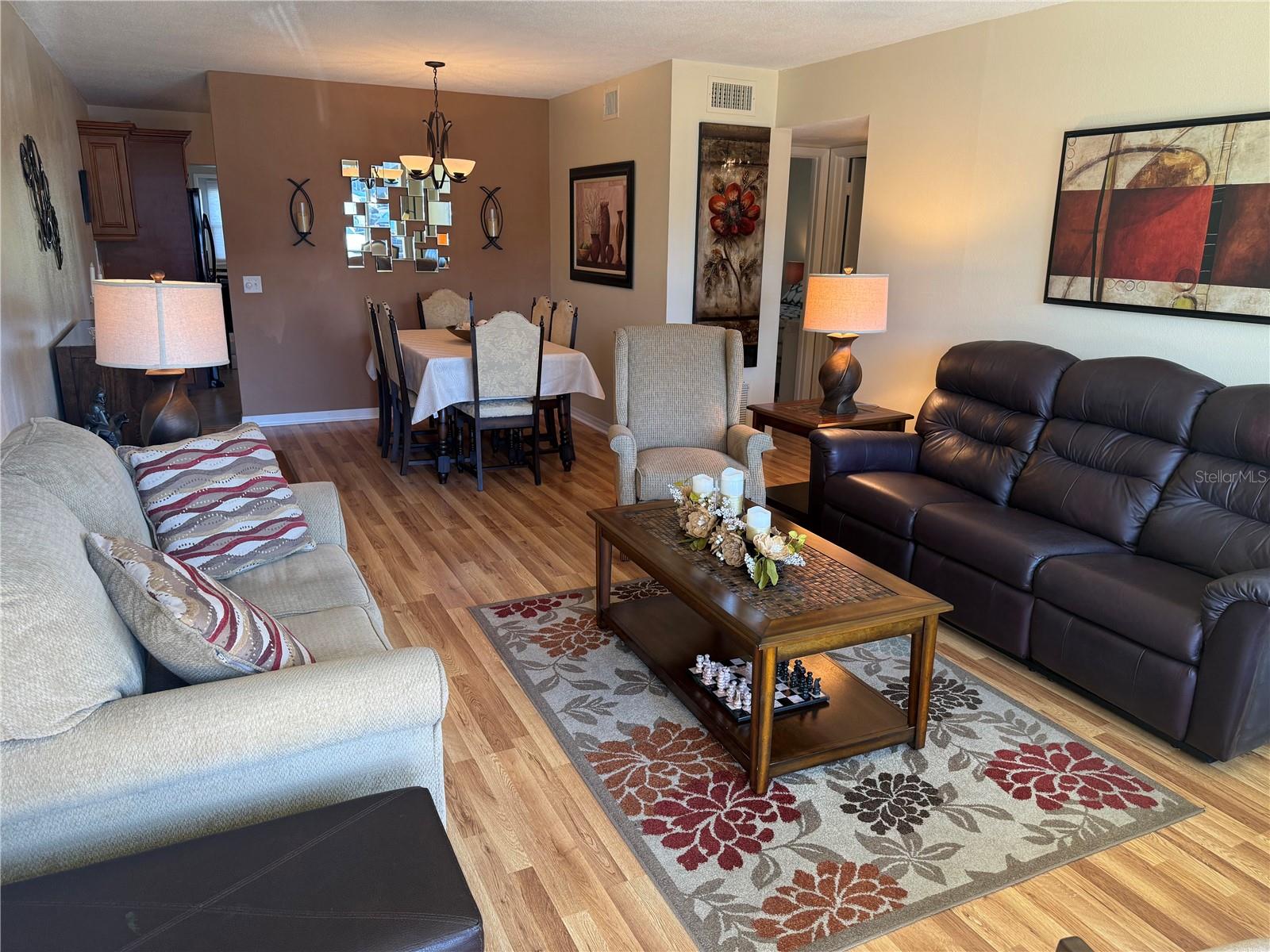 ON TOP OF THE WORLD - Residential