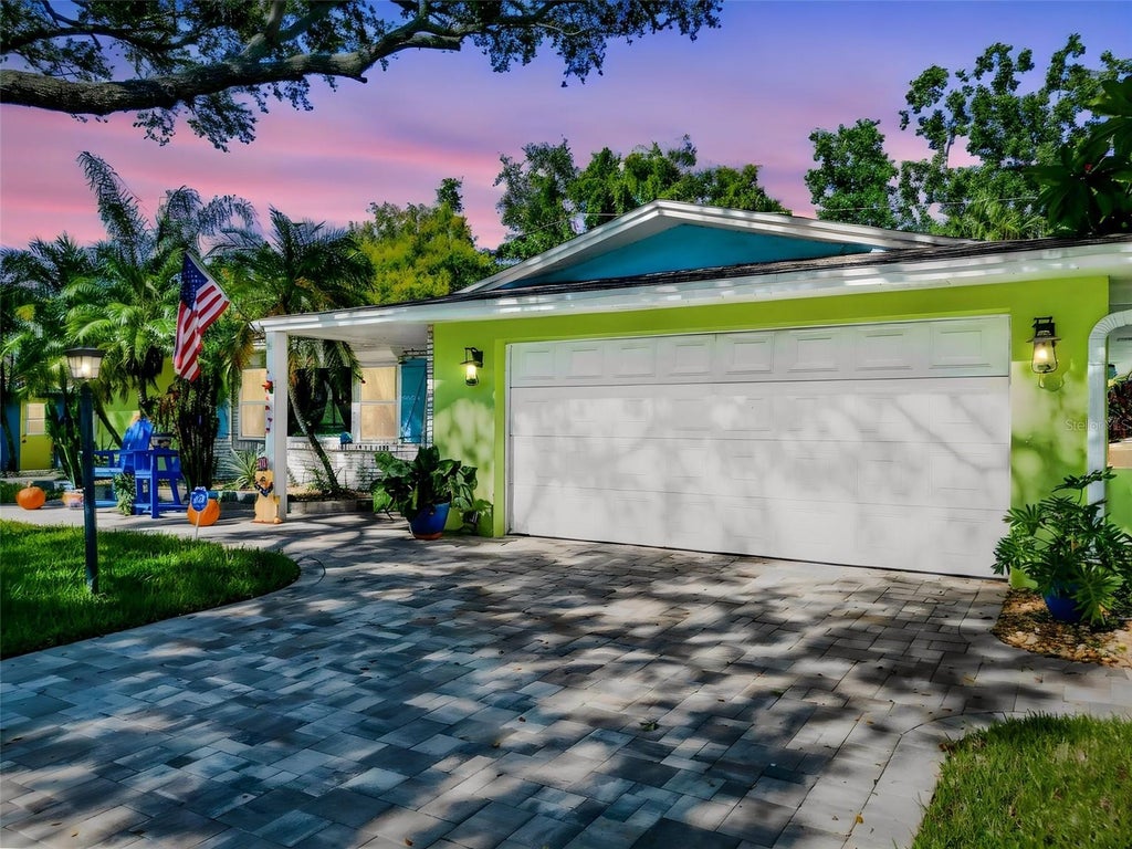 Photo of 990 Lexington Dr, Dunedin, FL 34698 (MLS # TB8552536)