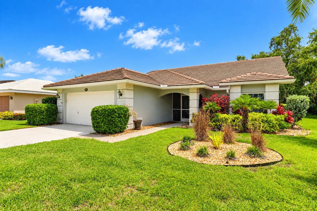 Photo of 6905 Stone River Rd, Bradenton, FL 34203 (MLS # A4708418)