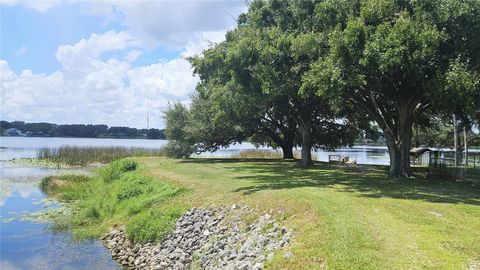 A home in AUBURNDALE