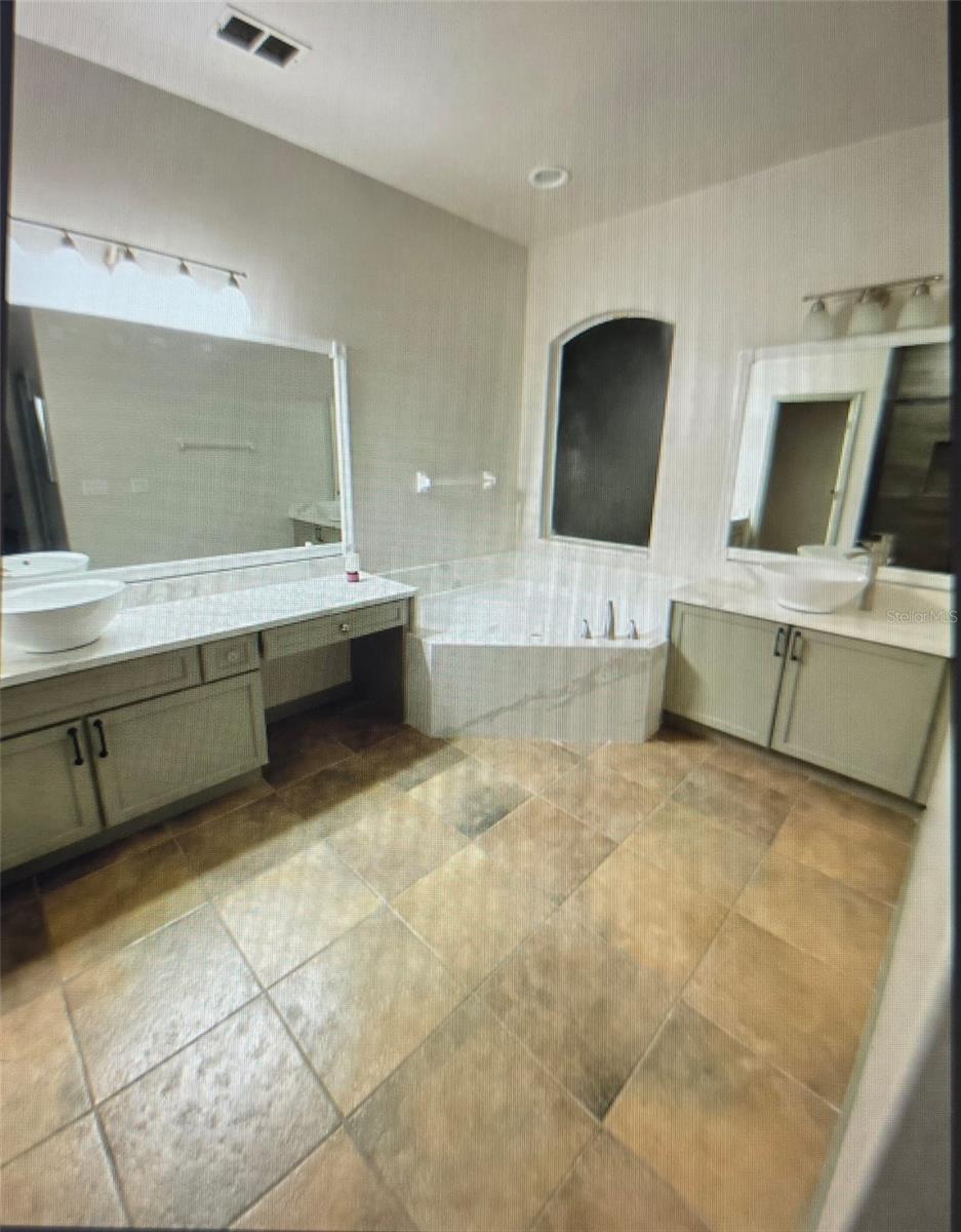 OAKS 2 THE - Residential