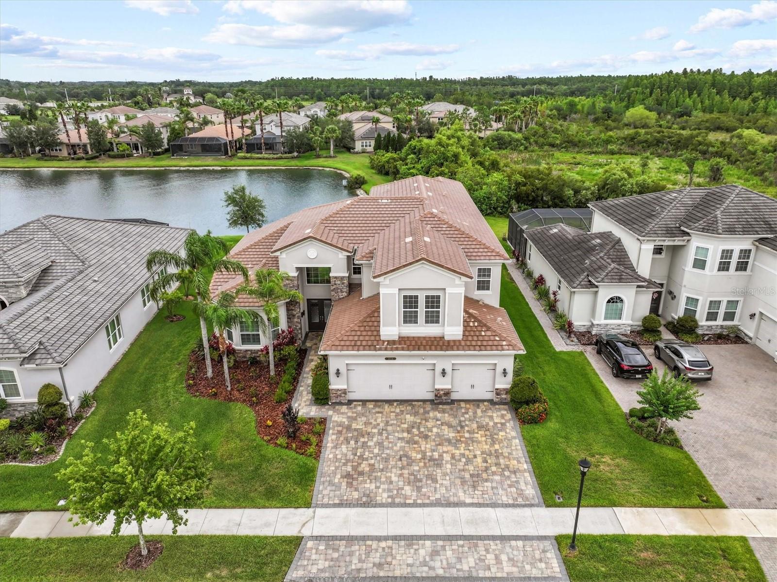 2724 COCO PALM CIRCLE