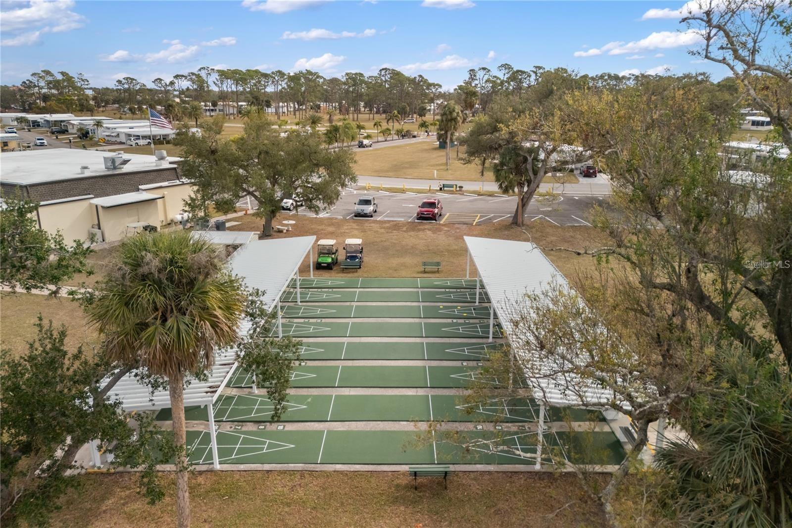 HOLIDAY PARK - Land