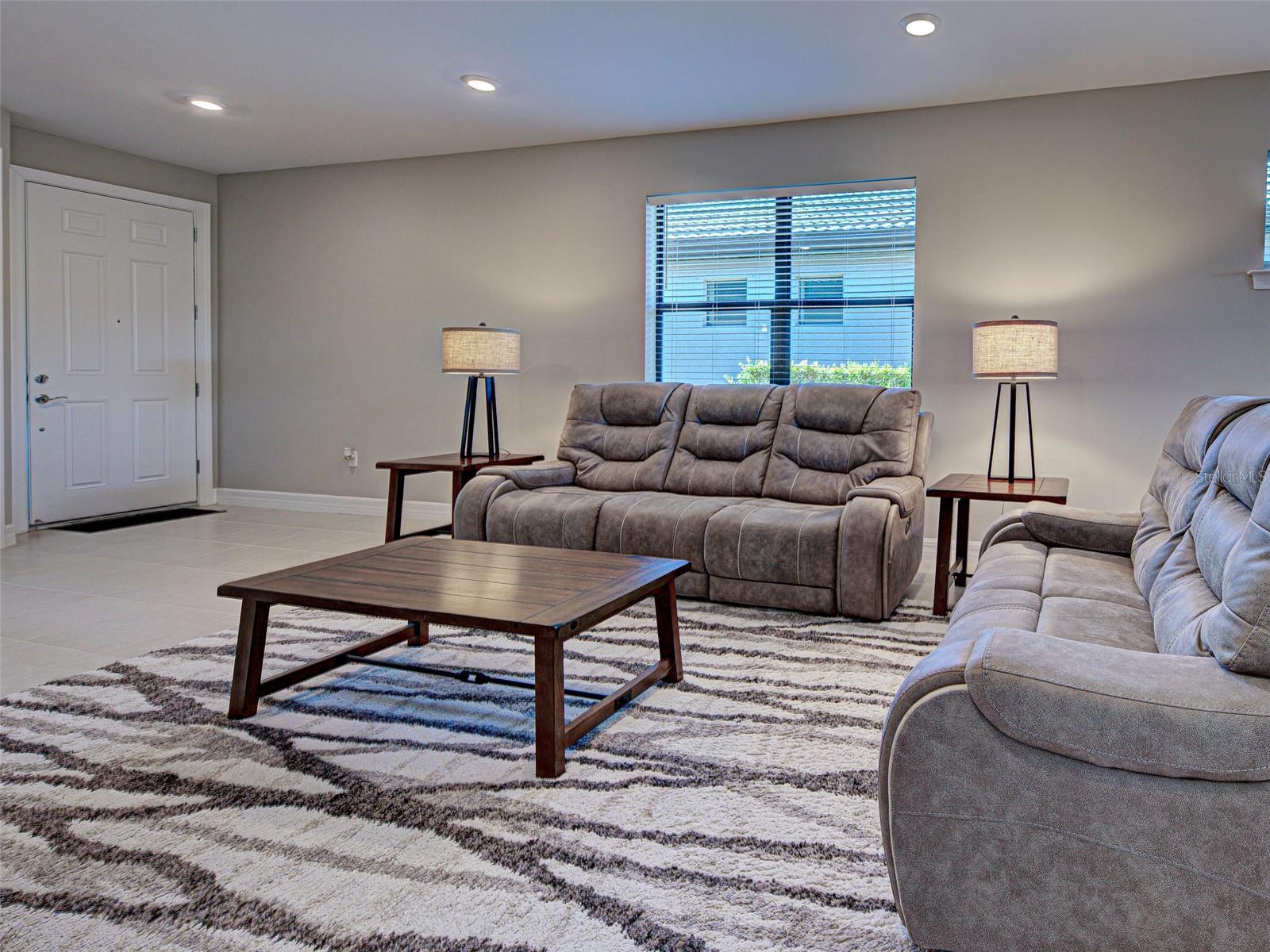 ISLANDWALK/THE WEST VLGS PH 6 - Residential