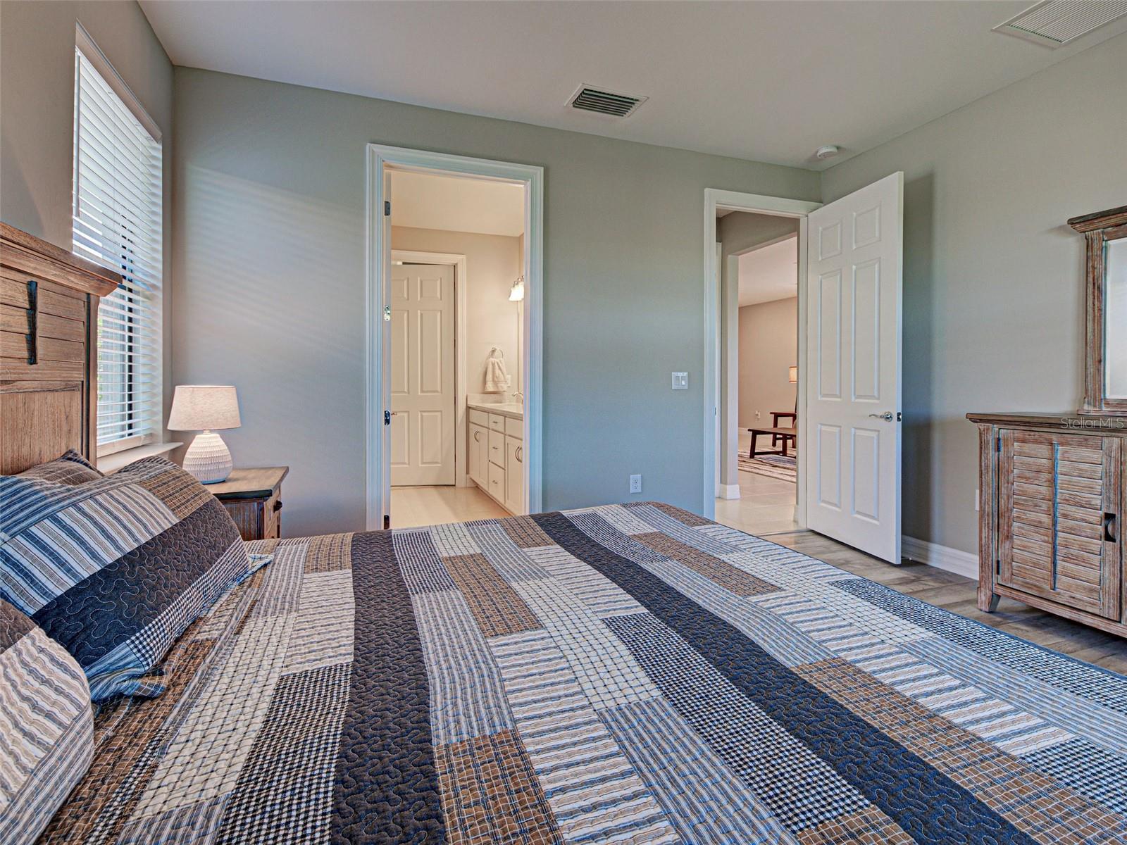 ISLANDWALK/THE WEST VLGS PH 6 - Residential